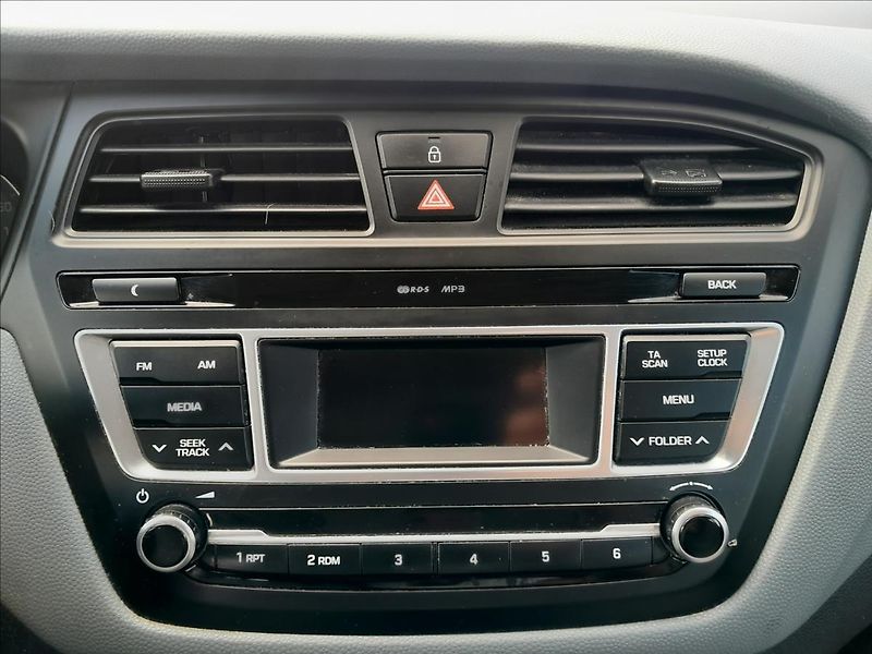 Hyundai i20 1,25i 16V 55kW - fotka 34 z 45
