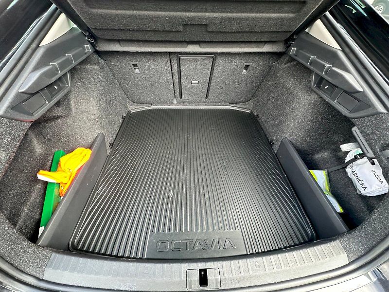 Škoda Octavia (2024) 1.5 TSI 110kW MHEV Top Selecti - fotka 23 z 25