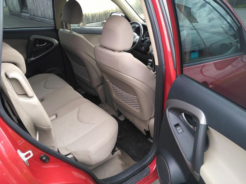 Toyota RAV4 2,2 D-4D - fotka 27 z 31