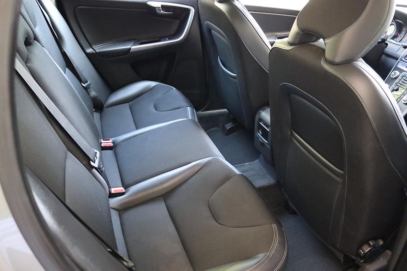 Volvo XC60 D4 2.0 133kW AT DPH - fotka 43 z 50