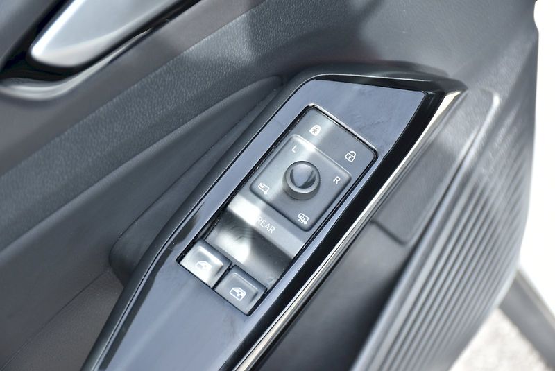Volkswagen ID.4 (2023) GTX 220 kW 4x4 - fotka 32 z 33