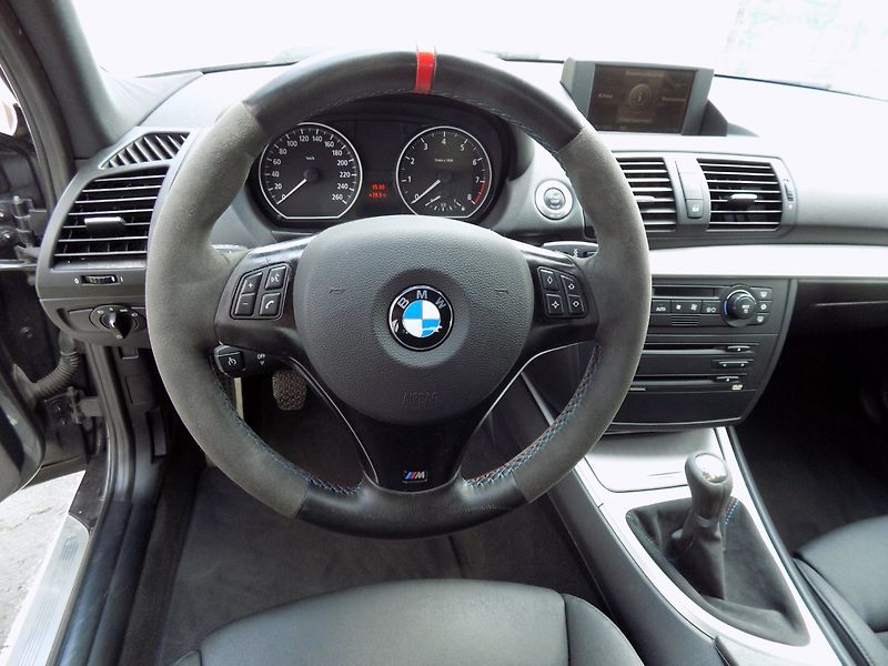 BMW Řada 1 (2006) 130i/M-Paket/NAVI/Bi-xenon/ - fotka 23 z 34