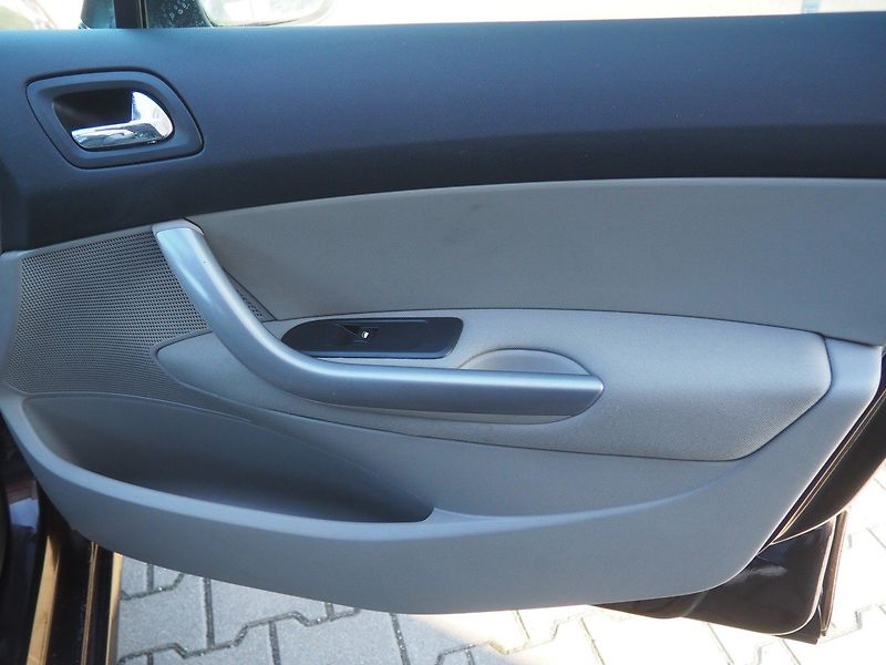 Peugeot 308 (2012) 2.0 HDi Panorama Automat - fotka 16 z 30