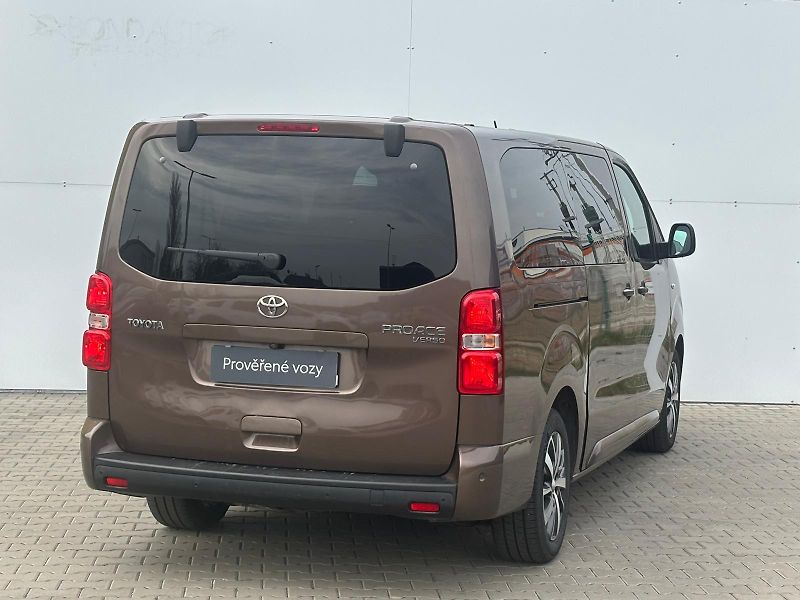 Toyota ProAce Verso 2,0 D-4D L2 AT - fotka 2 z 26