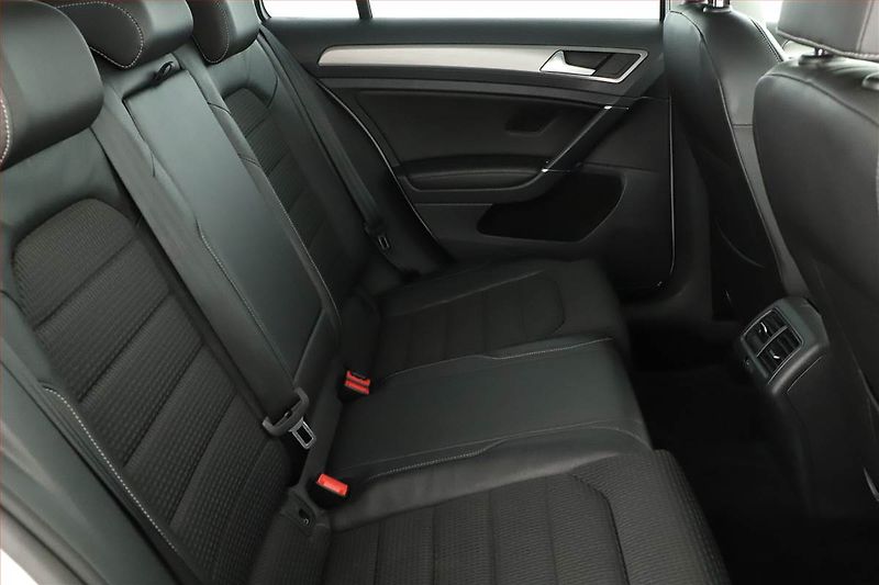 Volkswagen Golf (2016) 1.6 TDI, Xenony, Tempomat - fotka 7 z 15