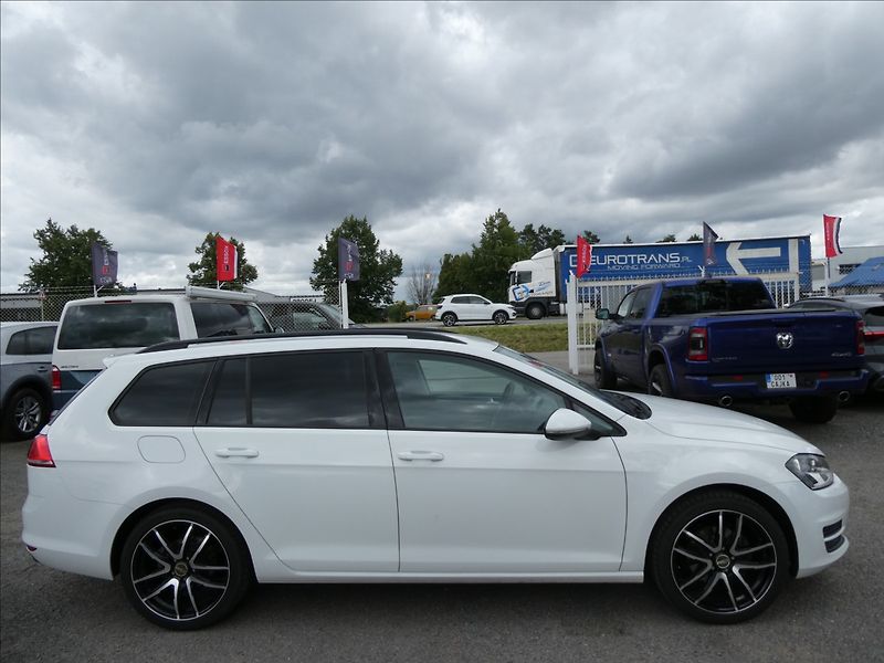 Volkswagen Golf 1,2 TSi 81kW 2x kola, serviska - fotka 12 z 54
