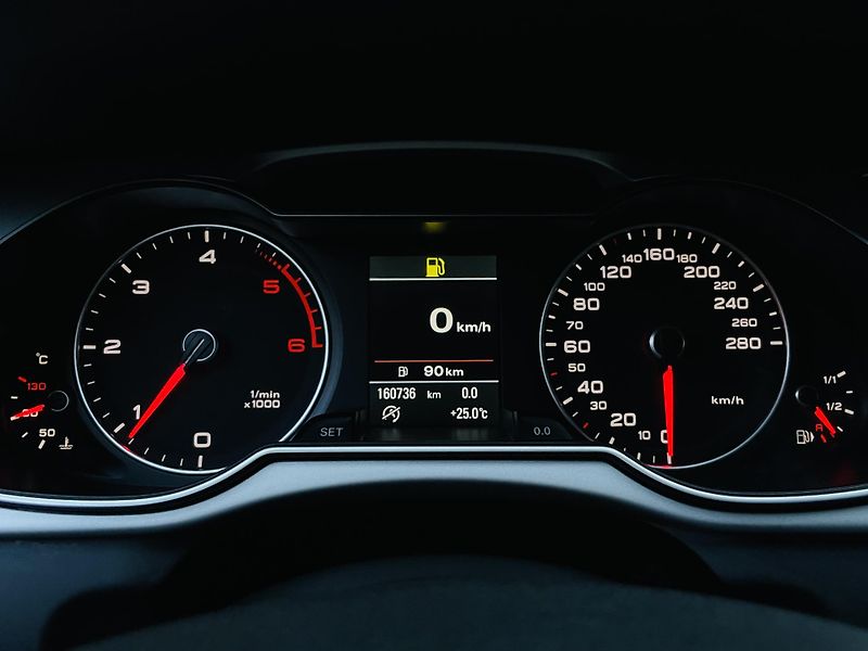 Audi A4 2.0TDI MAN 1MAJITEL VÝHŘEV LED - fotka 40 z 42
