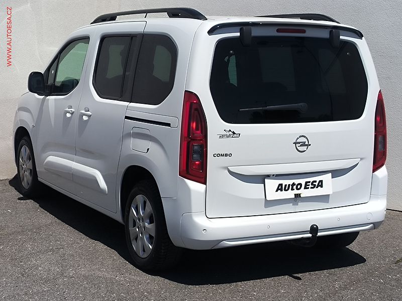 Opel Combo (2022) 1.5CDTi, 1.maj,ČR, Elegance - fotka 6 z 19