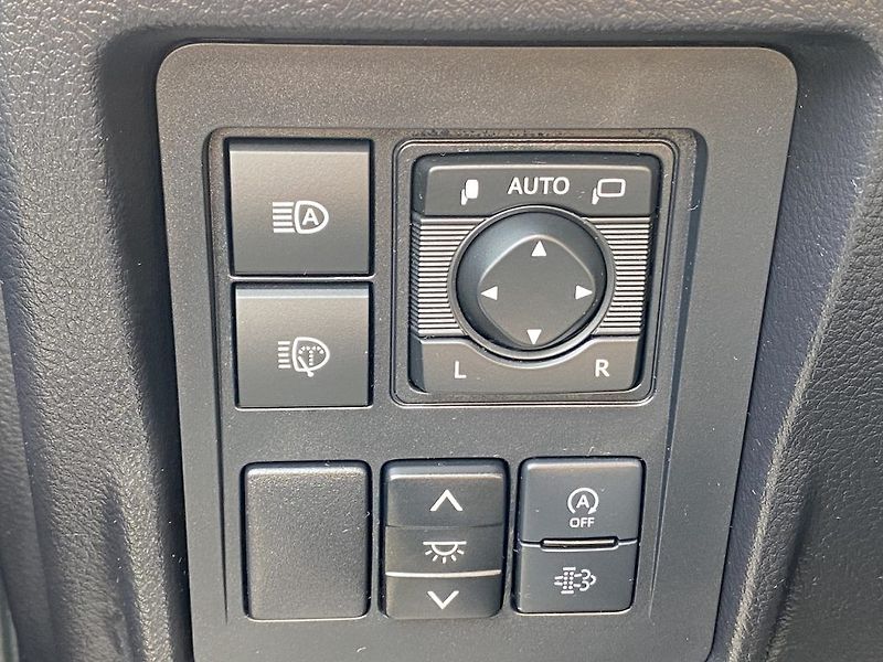 Toyota Land Cruiser 2.8D, ČR, Executive VIP, DPH - fotka 21 z 24