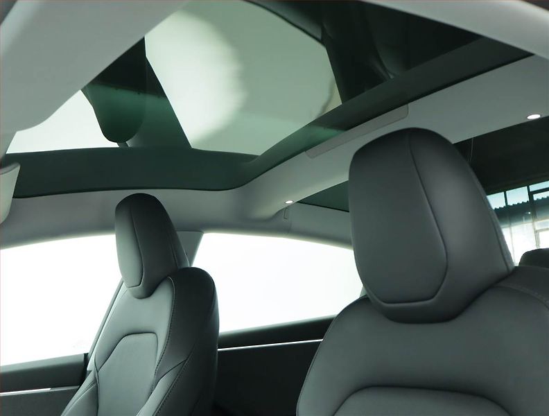 Tesla Model 3 (2023) Standard Range LFP, SoH 96% - fotka 18 z 22