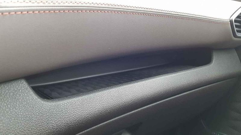 Hyundai Santa Fe vsadilo na nápadný design. Uveze až sedm cestujících.
