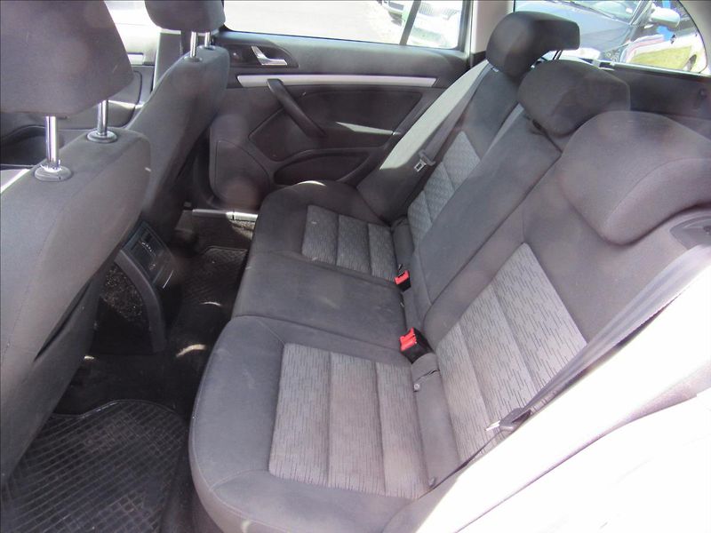 Škoda Octavia 1,6 TDi 77kW Combi - fotka 10 z 27