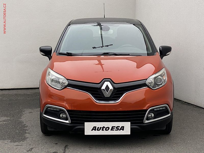 Renault Captur (2015) 1.2 TCe, Intense, AT, navi - fotka 2 z 17