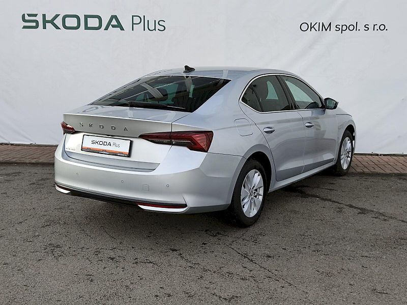 Škoda Octavia (2024) Top Selection 1,5 Tsi 110 kw D - fotka 2 z 37