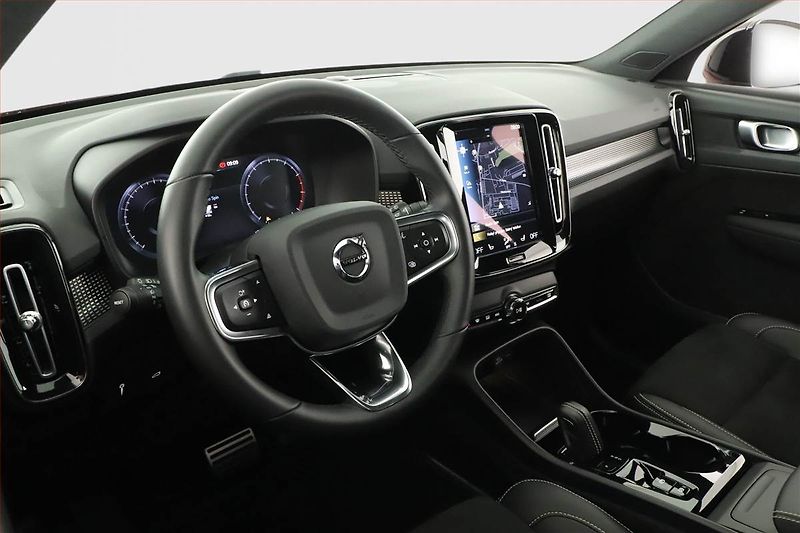 Volvo XC40 (2021) B4 AWD - fotka 19 z 20