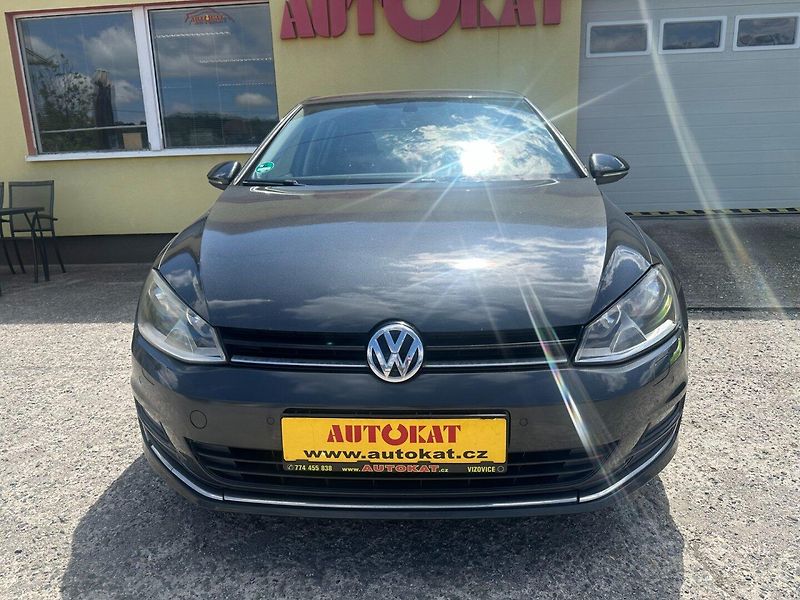 Volkswagen Golf 1.2TSi 63kW/Tempomat/Výhřev - fotka 8 z 23