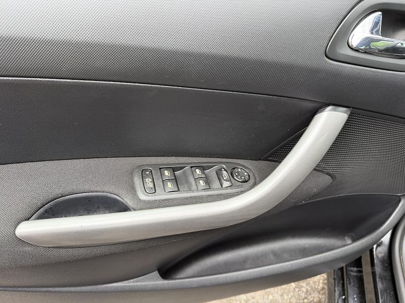 Peugeot 308 1.6 HDI - fotka 14 z 23