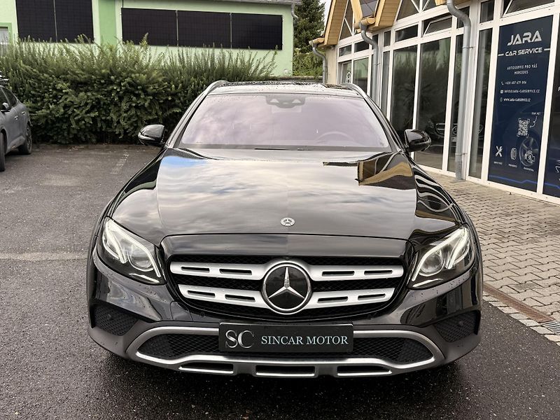 Mercedes-Benz Třídy E (2019) E220d 4Matic Allterrain - fotka 2 z 15