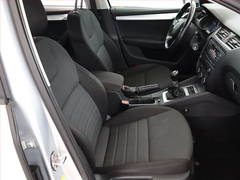 Škoda Octavia (2013) Elegance 1.6 TDI, Serv.kniha - fotka 7 z 16