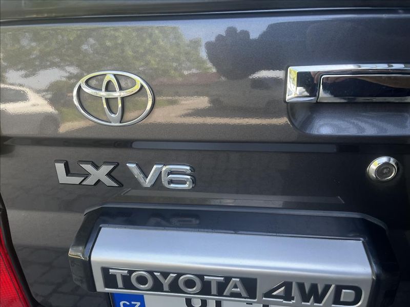 Toyota Land Cruiser GRJ76 4,0 V6 5MT - fotka 32 z 33