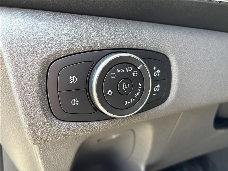 Ford Tourneo Custom 2,0 EcoBlue 110kW L2 Titanium - fotka 25 z 41