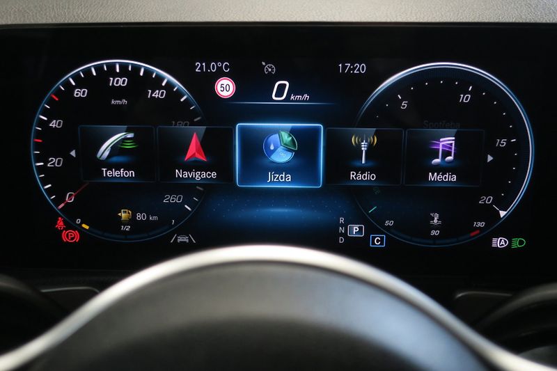 Mercedes-Benz GLB (2022) 220 D 4MATIC - fotka 19 z 48