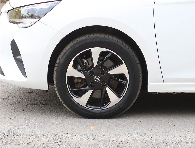 Opel Corsa (2023) Elegance 50 kWh, SoH 100% - fotka 15 z 26
