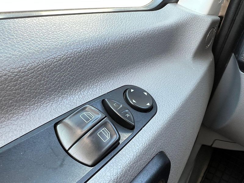 Volkswagen Crafter (2007) 2.5TDi Odtahový speciál - fotka 11 z 15