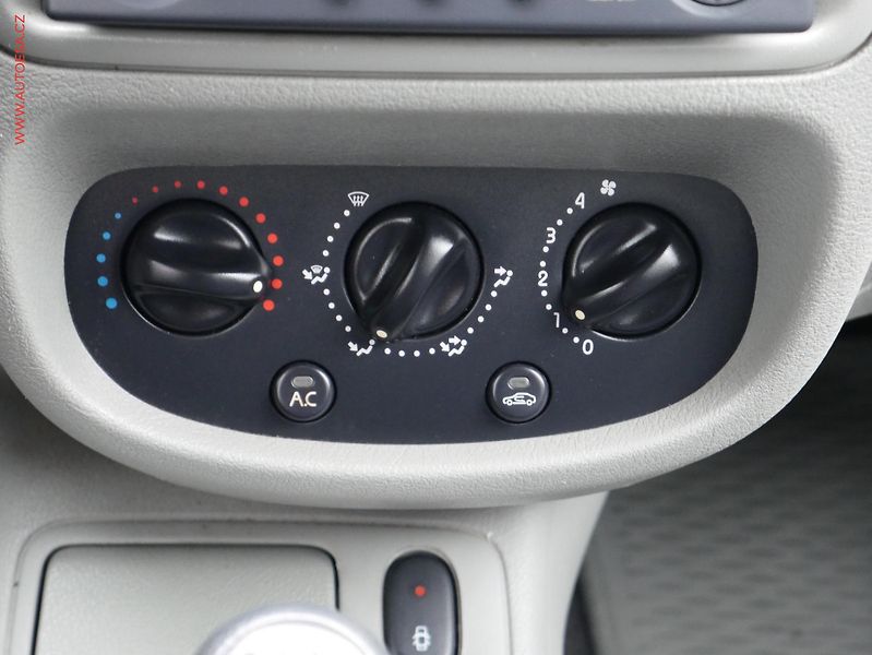 Renault Thalia (2005) 1.4i, ČR, AC - fotka 12 z 15