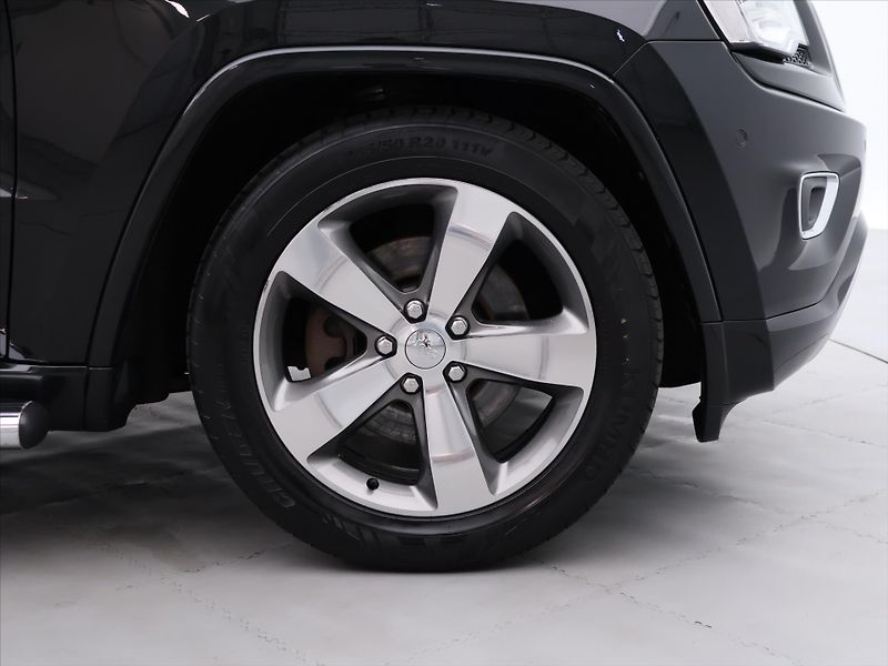 Jeep Grand Cherokee 3.0 CRDI 184kW Overland 4WD - fotka 33 z 40