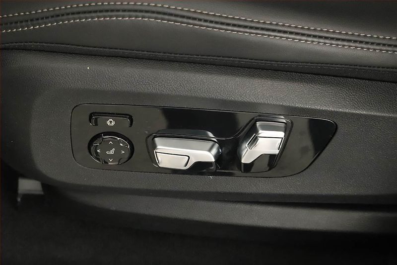 BMW X6 (2025) xDrive40i - fotka 25 z 26