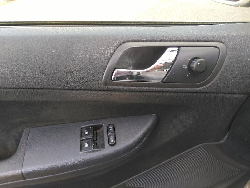 Škoda Fabia 1,2 HTP * Klima * - fotka 12 z 28
