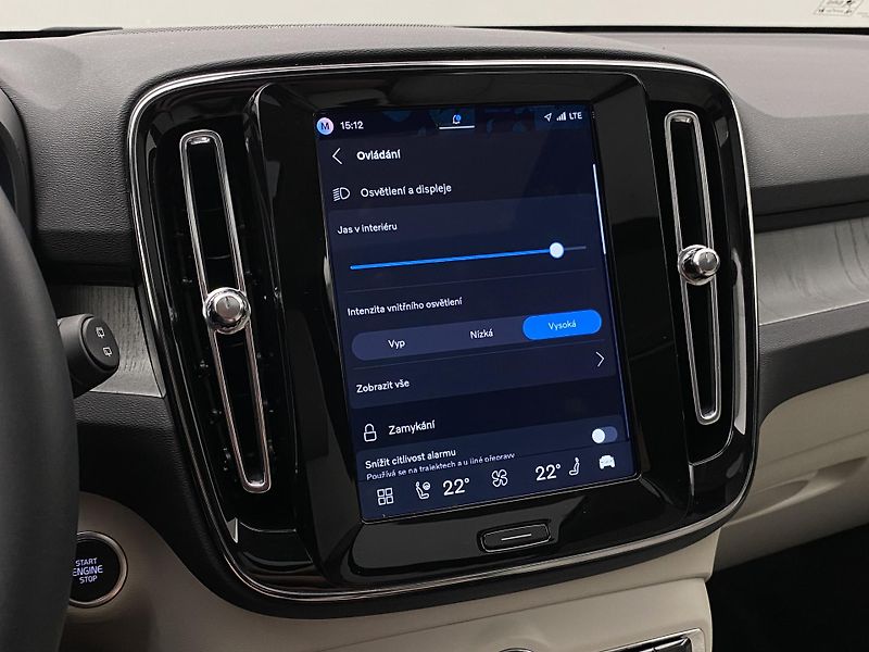 Volvo XC40 B4 DARK ULTRA AUT CZ - fotka 50 z 60