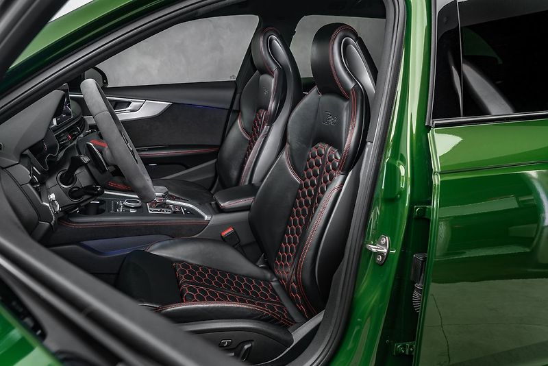 Audi RS 4 RS4  TFSI quattro, keramiky - fotka 15 z 27