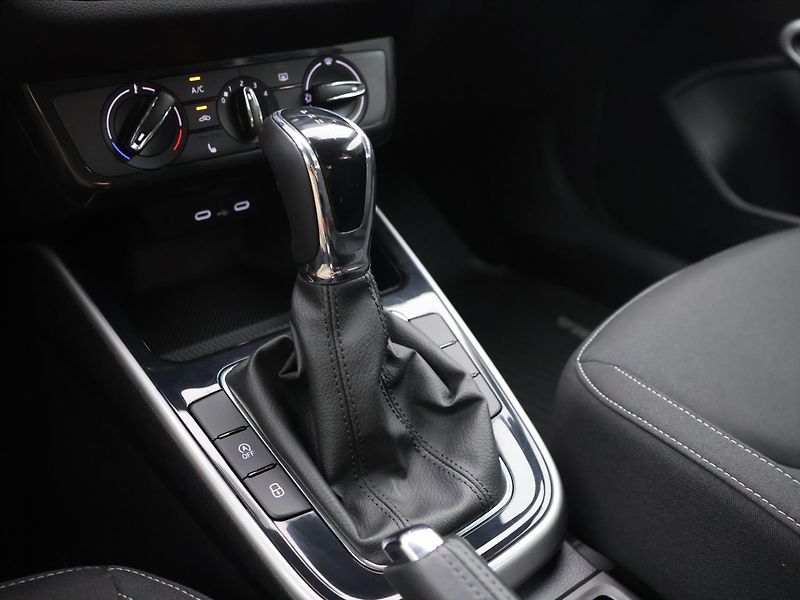 Škoda Fabia 1,5 TSI 110kW DSG Style 1.Maj - fotka 24 z 32