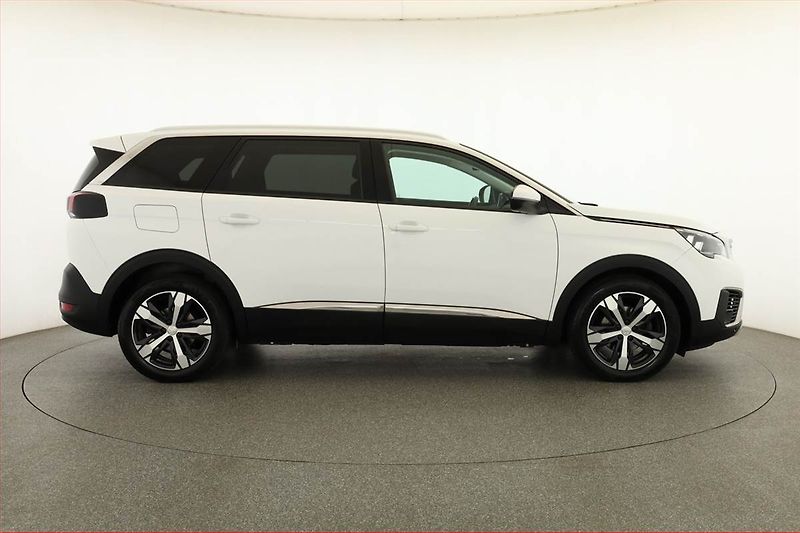 Peugeot 5008 (2020) 1.5 BlueHDi, 7 míst, ČR,1.maj - fotka 6 z 18