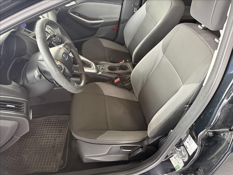 Ford Focus 1,6   TDCi 70kW,TREND,SERVISKA - fotka 8 z 17