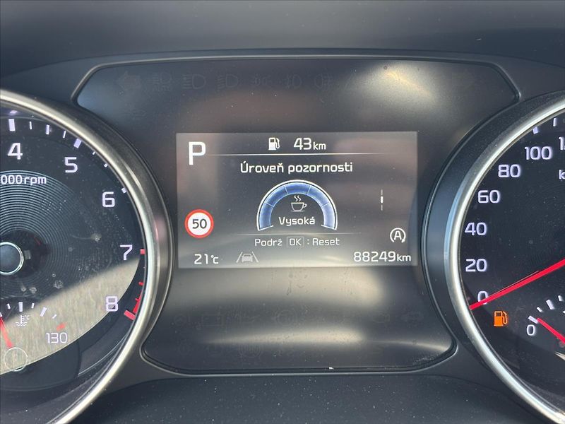 Kia Ceed 1,5 TGDi 118kW AT TOP KAMERA - fotka 40 z 43