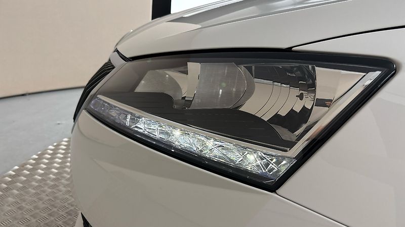 Škoda Fabia 1.0 TSI Ambition Combi - fotka 18 z 24