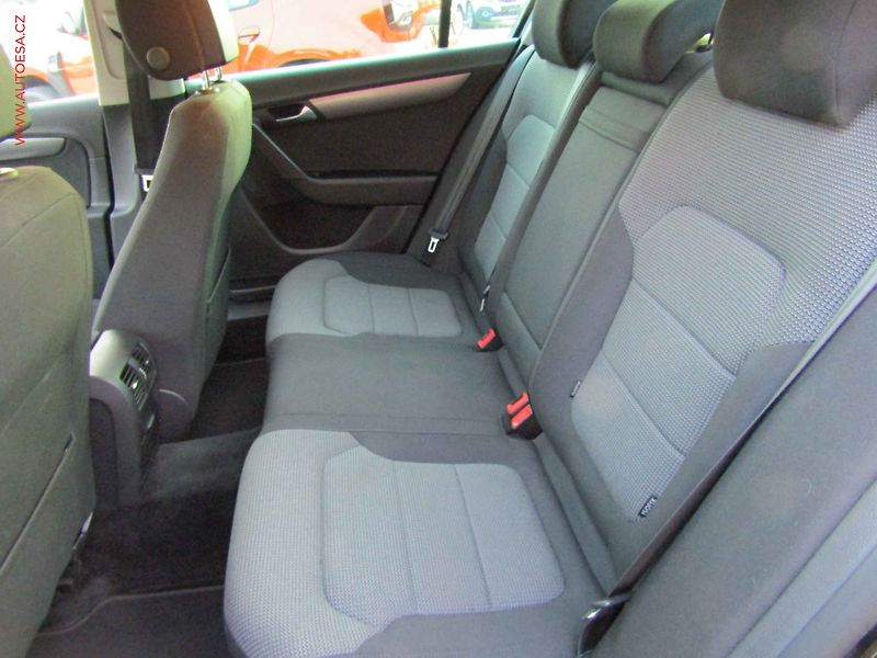 Volkswagen Passat (2013) 2.0TDi, ČR, Výhř.sed. - fotka 10 z 22
