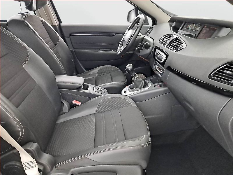Renault Grand Scénic (2014) 2.0 dCi, 7 míst, Navi - fotka 9 z 19