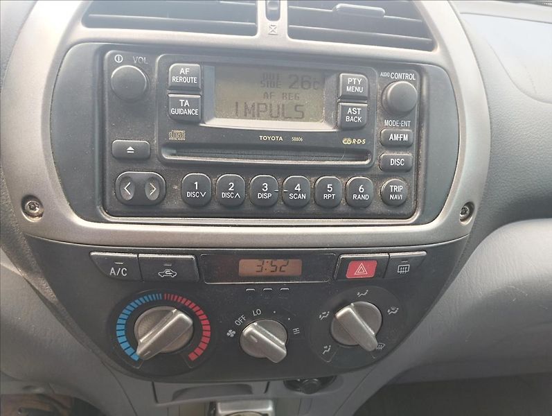 Toyota RAV4 2,0 - fotka 11 z 13