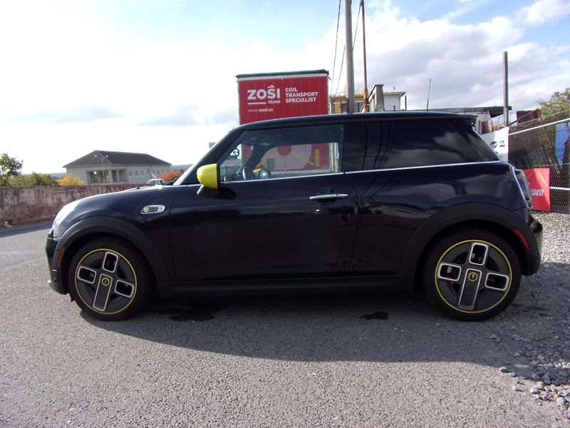 Mini Ostatní (2021) COOPER SE 32kWh 135kW PANORAMA - fotka 8 z 25