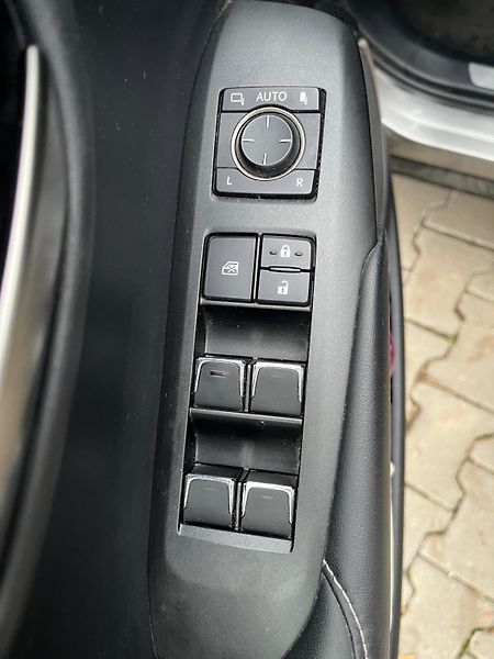 Lexus NX 300h (2019) - fotka 6 z 9