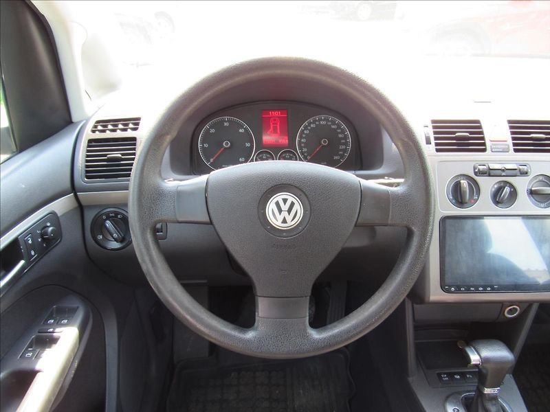 Volkswagen Touran 1,9 TDI 77kW DSG - fotka 12 z 26