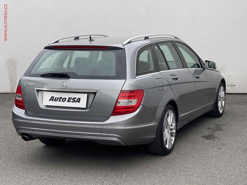 Mercedes-Benz Třídy C (2013) 1.8CGi C200, Avantgarde - fotka 4 z 17