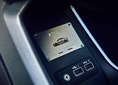 Auto dostává štítek s pořadovým číslem výroby