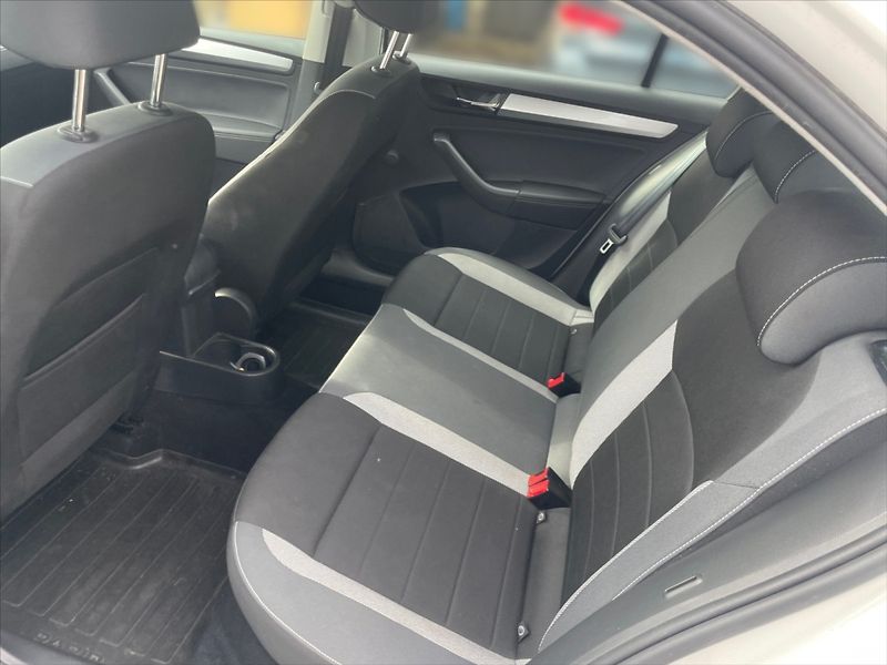 Škoda Rapid 1,0 TSI 81 Ambition - fotka 8 z 11