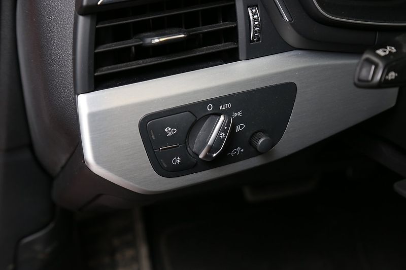 Audi A4 40TFSI q S-Line Matrix NezT Ka - fotka 8 z 23