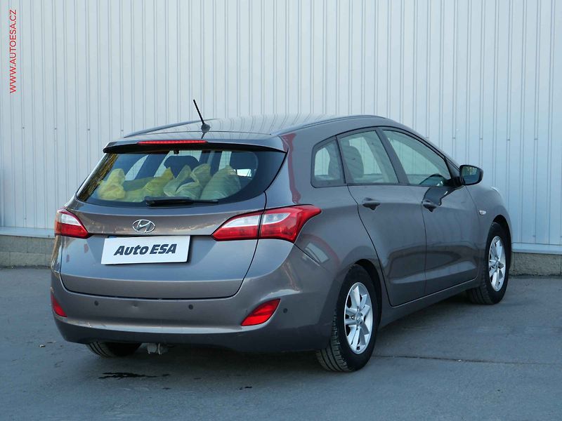 Hyundai i30 (2015) 1.6 MPi, 2.maj,ČR, AC, tempo - fotka 4 z 18